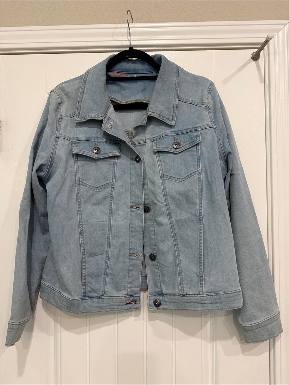 Wrangler Light Blue Very Soft Denim Jacket - Women's Casual Button-Up. Size XL.